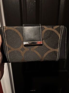 Women’s Black and Brown Signature Pattern Wallet